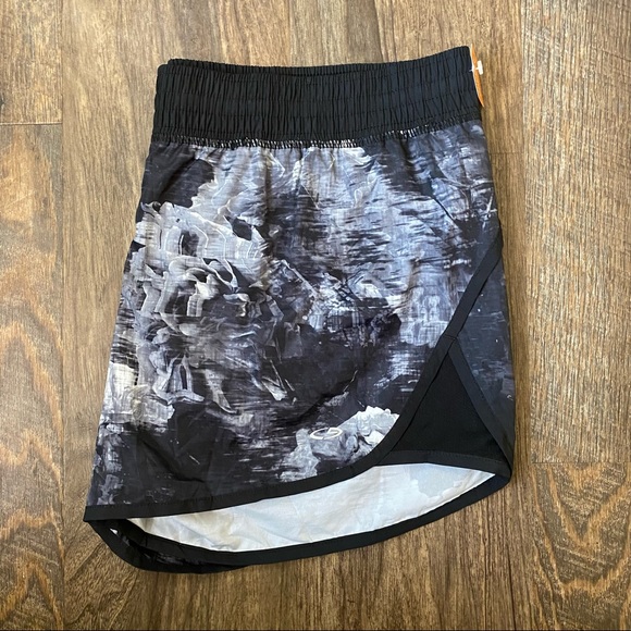 NEW! XL Champion DuoDry Black/gray/white abstract athletic shorts - Picture 2 of 5